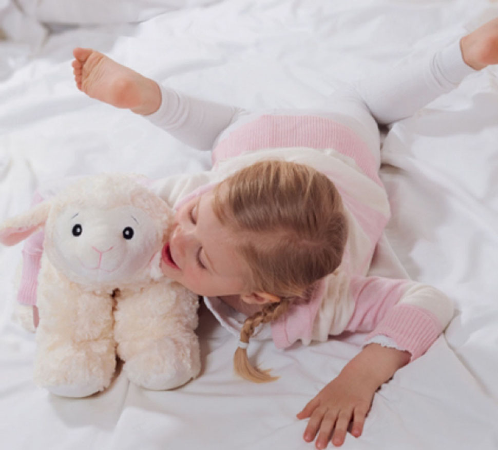 0450-hugo-frosch-waermflasche-klassik-kuschelkissen-schaf-mood-3-3 Produktbild